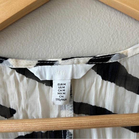 NWOT H&M Chiffon Zebra Print Top - Picture 4 of 4